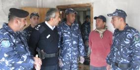 الشرطة تباشر بترميم منزل عائلة فقيرة احترق في اريحا