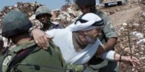 الخليل: الاحتلال يعتقل مواطنين ويهدد سكان أم الخير بترحيلهم