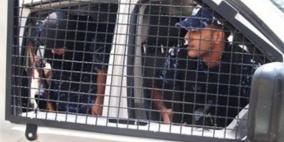 شرطة الخليل تضبط 120 قطعة أثرية بحوزة تاجر آثار