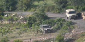 بالصور: الاحتلال يطرد المزارعين من أراضيهم بالخليل لتدريب الجنود على قمع الفلسطينيين