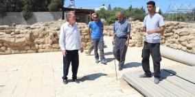 صور.. "بو شاك" يتفقد المواقع الأثرية في قطاع غزة