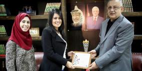 مؤسسة إنجاز فلسطين تكرم المحافظ ابو بكر على دعمه لبرامجها