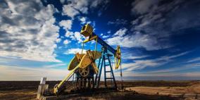 النفط يقفز فوق حاجز 50 دولاراً ترقباً لاجتماع الجزائر