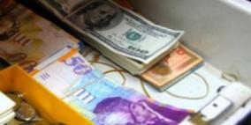 العملات: استقرار الدولار والدينار