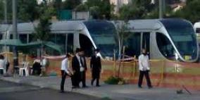 مستوطنان يعتديان على فلسطيني بمحطة للقطار في القدس