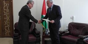 المالكي يتسلم نسخة من أوراق اعتماد ممثل سلوفينيا لدى فلسطين