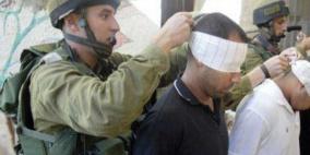 اعتقال مواطنين من بيت امر ومئات المستوطنين ينتشرون بالسلاح شرق الخليل