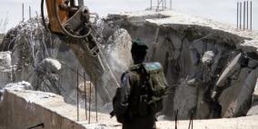 الاحتلال يهدم منزلا في مخيم العروب ويخطر 20 اخرى