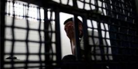 أسير من قلقيلية يلتقى بوالده الأسير في السجن بعد 13 عاما من الحرمان