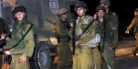 قوات الاحتلال تقتحم جنين وتصيب شابا بعيار معدني