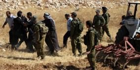 الاحتلال يستولي على مبنى سكني ومخازن زراعية في بيت أمر