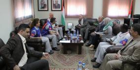 بلدية الخليل تنوي وضع سياج حديدي في المنطقة المجاورة للبؤرة الاستيطانية "الدبويا"