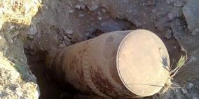 الشرطة تتلف قذيفة مدفعية قديمة في الخليل