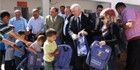 محافظ الخليل يفتتح العام الدراسي في القرى المهددة بالهدم في يطا