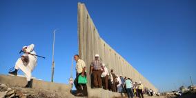 بالصور: حاجز قلنديا صباح الجمعة الأخيرة من شهر رمضان