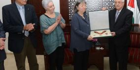 الرئيس يمنح المناضل الراحل ممدوح نوفل وسام نجمة الشرف العسكري