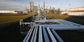 ارتفاع النفط لليوم الخامس مع هبوط الدولار