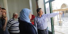 غنام تسلم لجنة اعمار جامع بلعين تبرعا من رجال خير وتدعو لمزيد من الترابط الإجتماعي