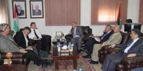 رئيس بلدية الخليل يبحث مع خبراء الوكالة الامريكية للتنمية شكل التعاون المستقبلي