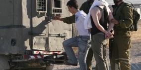 الاحتلال يعتقل مواطنين جنوب الخليل