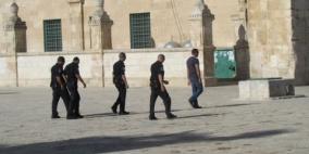 شرطة الاحتلال تعتقل مواطنا في الأقصى وتستدعي حارسا للتحقيق