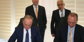 توقيع اتفاقية بين "شراكات" واتحاد الغرف التجارية الصناعية الزراعية الفلسطينية