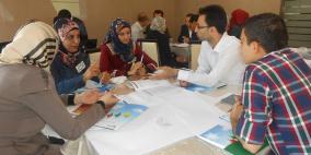 انجاز فلسطين تقدم دورة تدريبية لمدربيها في الخليل