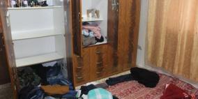 بالصور.. الاحتلال يداهم منازل ويعيث فيها خراباً في سلواد