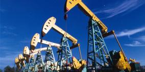 النفط يهبط صوب 96 دولارا مع وفرة المعروض وضعف الطلب