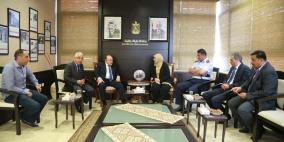 غنام والوزير بشارة يطلقان حملة توعوية وتشجيعية للضرائب