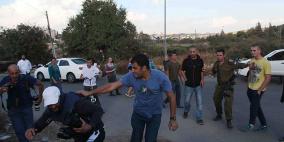 بالصور: المستوطنون يعتدون على الصحفيين في الخليل