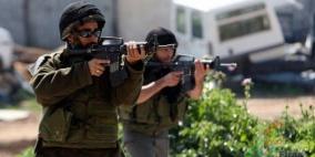 إصابة مواطن واعتقال آخرين في الخليل