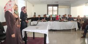 طالبات من "القدس المفتوحة" في الخليل ينجزن مشروع "قارئ العملات"