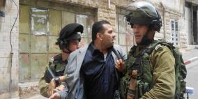 بالصور، الاحتلال يعتدي على مسيرة الخليل ويعتقل أحد المشاركين