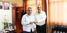 المحافظ ابو بكر يسلم مكرمة رئاسية لعدد من الحالات الاجتماعية في سلفيت