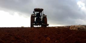 فلاحة الارض وزرعها في المرتفعات المطلة على الاغوار