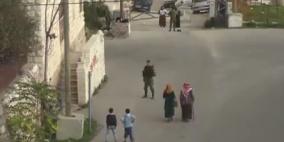 "هوس أمني!" ..الاحتلال يفتش 3 أطفال لا تتجاوز أعمارهم 5 سنوات