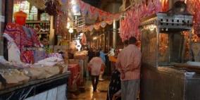 تجار مصريون يرفضون قرار غلق المحال بالعاشرة مساءاً