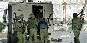 الاحتلال يعتقل أربعة مواطنين من الخليل