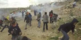 الاحتلال يقمع مسيرة المعصرة الأسبوعية