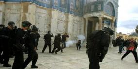 اعتقالات وإصابات خلال اقتحام الاحتلال لباحات المسجد الأقصى