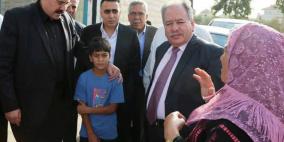 صبري صيدم وزير التربيه  والتعليم  واسرة الوزارة والمديريه يزور ثانوية ترمسعيا  الذي تعرض فيها طالب للضرب المبرح