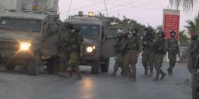 الاحتلال يعتقل مواطنا من بيت أمر