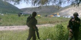 مستوطنون يعتدون على مركبات المواطنين جنوب نابلس