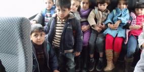 الشرطة تضبط حافلة حمولتها 5 أشخاص بداخلها 28 طفلا في الخليل