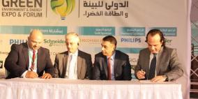 القدس المفتوحة وشنايدر العالمية توقعان اتفاقية لإنشاء مختبرين لتطوير الكهربائيين