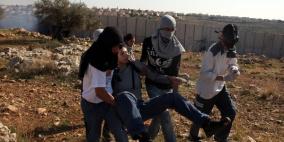 شبان يقتحمون حاجز نعلين في مسيرة عودة للرملة