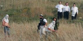 مستوطنون يحطمون أشجار زيتون جنوب شرق نابلس