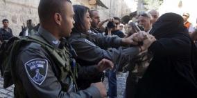 شرطة الاحتلال تعتقل سيدتين وتنكل بمُسنين في الأقصى