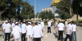 مستوطنون ومتطرفون يقتحمون المسجد الأقصى